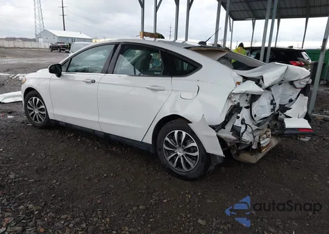 2013 Ford Fusion S z USA, uszkodzony, nr VIN 3FA6P0G73DR268805